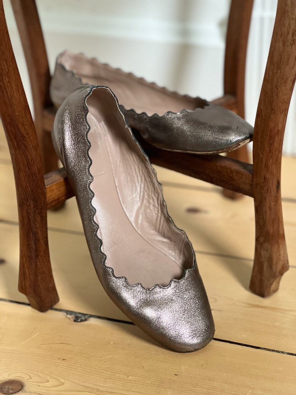 Chloe Scalloped Flats Size 38 Metallic Pewter Grey